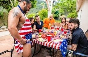 It's the 4th of July and Draven Navarro and his wife Rose Lynn are having a on fanspics.net