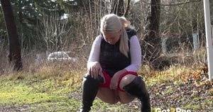 Licky Lex squats and pees for a very long time on fanspics.net