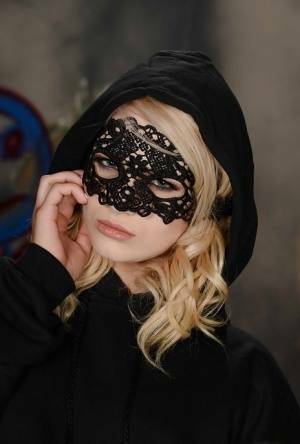 Masked blonde teen Aubrey Gold posing perfectly toned body in lingerie on fanspics.net