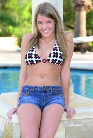 Cute teen Sophia Wood drops her shorts by the pool to toy with a vibrator on fanspics.net