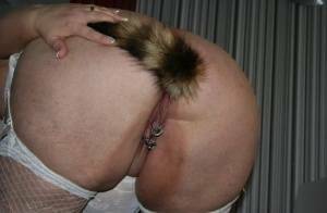 Fat UK woman Lexie Cummings shows her pierced cunt while sporting a butt plug - Britain on fanspics.net