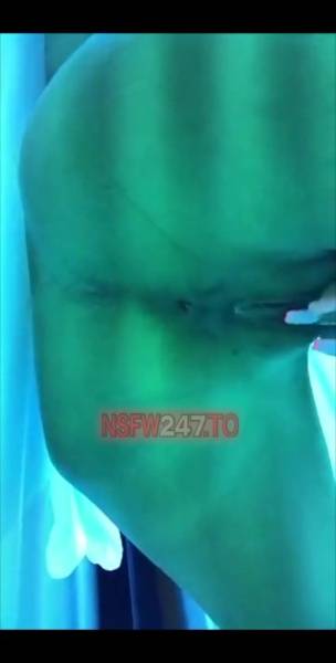 Gibson Reign pussy play during tanning snapchat premium xxx porn videos on fanspics.net