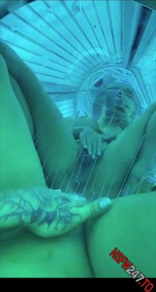Dakota James Mirror on the bottom of the tanning bed !! Had to play with my pussy it was so hot snapchat premium 2020/10/24 porn videos on fanspics.net