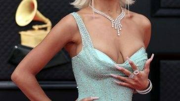 Doja Cat Shows Off Her Tits at the 64th Annual Grammy Awards on fanspics.net