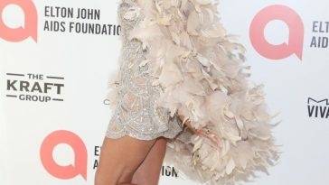 Heidi Klum Flaunts Her Sexy Tits & Legs at Elton Johns’s Oscar’s Viewing Party on fanspics.net