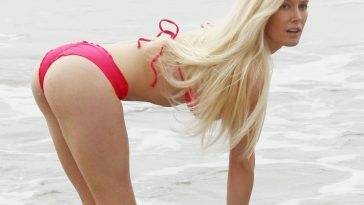 Heidi Montag Shows Off Her Sexy Body on the Beach in Santa Monica on fanspics.net