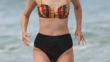 Rose Byrne & Kick Gurry Enjoy a Day on the Beach in Sydney on fanspics.net