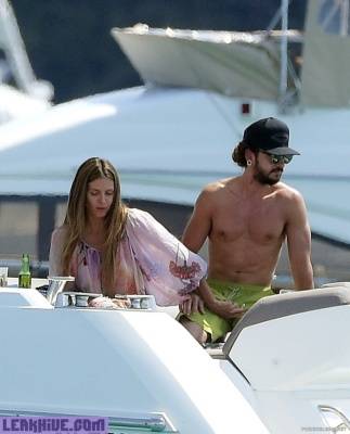  Heidi Klum Caught Grabbing Boyfriend’s Cock On A Yacht on fanspics.net