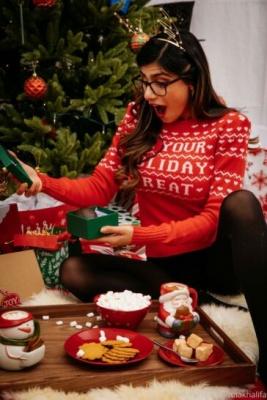 Mia Khalifa Lingerie Xmas  Set  - Usa on fanspics.net