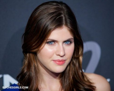 Alexandra Daddario Nudes - Nipple & Pussy Slips on fanspics.net