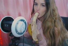 Luz ASMR Eating A Banana Video on fanspics.net