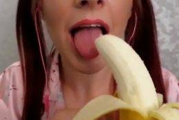 Flirty ASMR Banana Sucking Video on fanspics.net