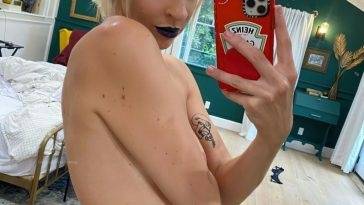 Gabbie Hanna Flashes Her Nude Tits on fanspics.net