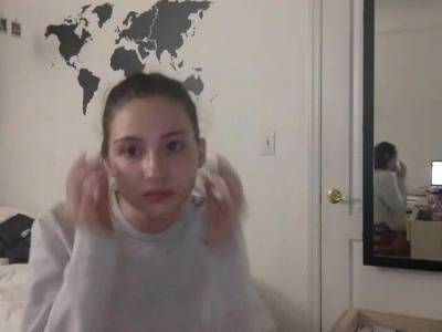 BEAUTYCHICKEE BOOB SLIP YOUNOW STREAM on fanspics.net