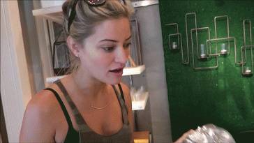 IJustine Cleavage Shot (2 pics 1 gif) on fanspics.net