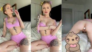 Laynabootv Nude Sucking Butt Plug Porn Video  on fanspics.net