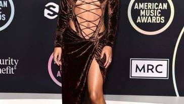 Halle Bailey Shows Off Her Sexy Tits at the American Music Awards - Usa on fanspics.net