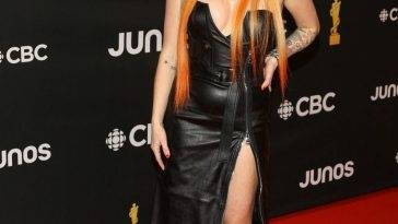 Avril Lavigne Flaunts Her Tits at the 51st Annual JUNO Awards on fanspics.net