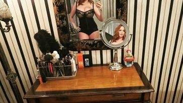 Christina Hendricks Shows Off Her Boobs (1 Sexy Photo) on fanspics.net