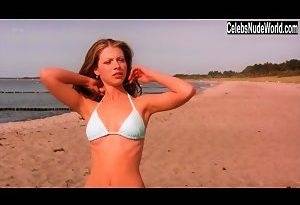 Michelle Trachtenberg in EuroTrip (2004) Sex Scene on fanspics.net