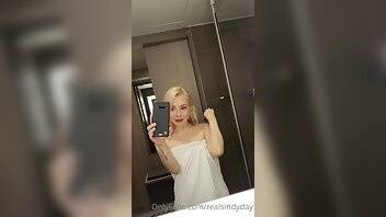 OnlyFans Sindy Squirts 18 yo Pussy @realsindyday part1 (206) on fanspics.net