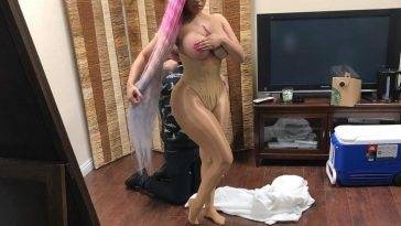 Nicki Minaj Topless on fanspics.net