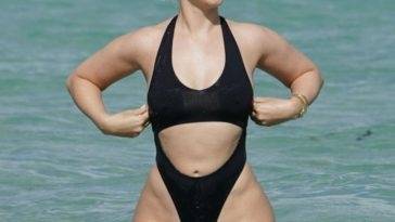 Bianca Elouise and Her Girls Show Off Their Curves in Miami on fanspics.net