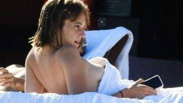 Maya Hawke Strips Off as She Sunbathes at the Beach in Venice (55 Nude & Sexy Photos) on fanspics.net