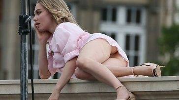 Amanda Seyfried Upskirt on fanspics.net