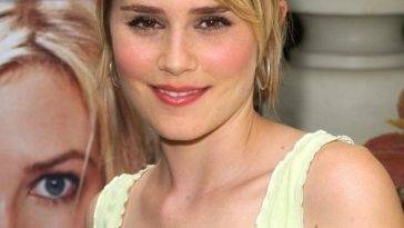 Alison Lohman Nude & Sexy Collection on fanspics.net