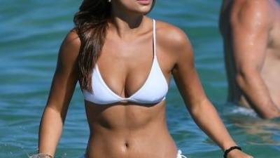 Brooks Nader Shows Off Her Sexy Body on the Beach in Miami on fanspics.net