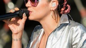 Lily Allen 19s Nip Slip on fanspics.net