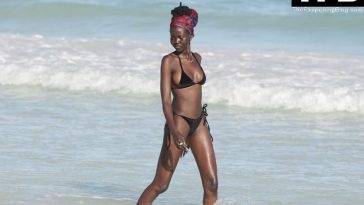 Skinny Adut Akech Bior Spent Her Christmas Day Birthday Soaking Up the Sun in Mexico - Mexico on fanspics.net