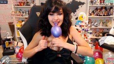 Cincinbear Nipple Slip (1 pic 1 gif) on fanspics.net