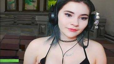 Cloveress ASMR Nipple Tease (1 pic 1 gif) on fanspics.net