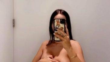 Sophie Mudd Topless Boob Shake Onlyfans Video Leaked on fanspics.net