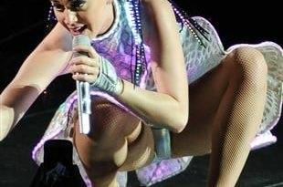 Katy Perry Shows Off Her Enormous Lady Bulge on fanspics.net