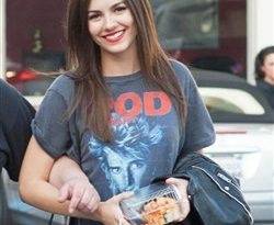 Victoria Justice In Booty Shorts With Fried Chicken on fanspics.net