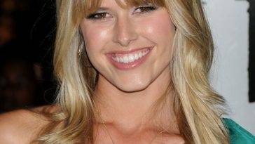 Sarah Wright Olsen Sexy Collection on fanspics.net