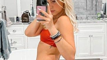 Jordyn Jones Shows Off Her Sexy Butt (4 Photos + Video) on fanspics.net