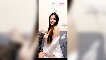 Thai slut tease with big tits - Thailand on fanspics.net