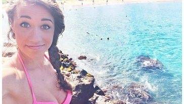 Colleen Ballinger Best Bikini and Cleavage Photos (19 pics) on fanspics.net