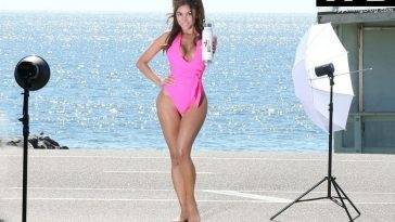 Maria Melilo Shows Off Sexy Figure on the Beach in Malibu on fanspics.net