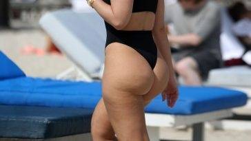Bianca Elouise Shows Off Her Curves on the Beach in Miami on fanspics.net