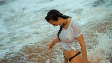 Piper Blush Wet Shirt (44 pics 1 vid) on fanspics.net
