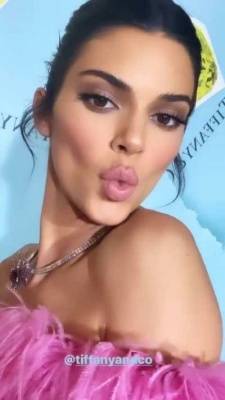 I wish there was a vid of Kendall Jenner sucking a cock on fanspics.net