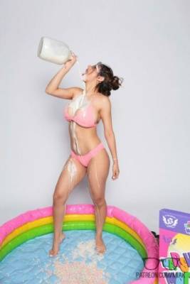 Mia Khalifa Bikini Cereal Pool Patreon Set  - Usa on fanspics.net