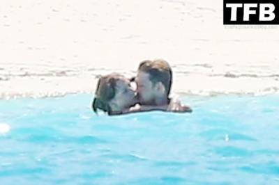 Taylor Swift & Joe Alwyn Take Their Love on a Romantic Trip to the Bahamas on fanspics.net