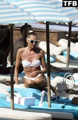 Alina Baikova Shows Off Her Sexy Figure on Holiday in Greece - Greece on fanspics.net