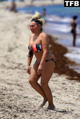 Stacey Silva Shows Off Her Bikini Body on the Beach in Miami on fanspics.net